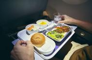 飞机上的食物吃不完可以带走吗（飞机上可以吃自带的东西吗）