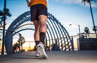 跑完步小腿肌肉酸痛正常吗（为什么跑完步第二天小腿肌肉酸痛）