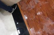 地板渗水的原因和处理方式（地板下面渗水怎么解决）