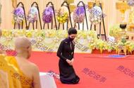泰国贵妃跪拜苏提达（泰国王后苏提达有子女吗）