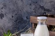 鲜牛奶的营养价值及功效（长期喝鲜牛奶的好处）