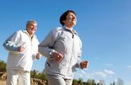 早上锻炼最佳时间表（70到80岁每天走多少步最好）