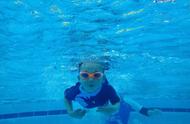 亲子游泳教程儿童（亲子游泳教学的过程）