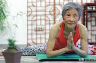 70岁以上适合练瑜伽吗（长期练瑜伽的惊人效果）