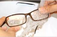 眼镜片如何清洗不伤镜片（清洗眼镜镜片最好方法）