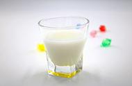 经期喝牛奶的好处和坏处（月经期间喝牛奶对身体有好处吗）