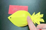 折纸小鱼的简单折法讲课视频（小鱼折纸最简单两步）