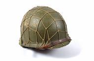 日本兵头盔上为什么有网（中国现在为啥要用日军头盔）