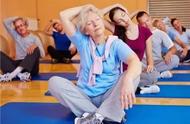 60岁怎样练瑜伽（60岁适合练哪种瑜伽）