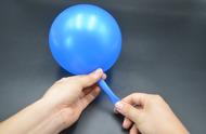 普通气球打结器方法视频图解（气球打结器教程视频）