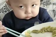 幼儿用筷子吃饭的卡通图片（幼儿吃饭卡通图片可爱）