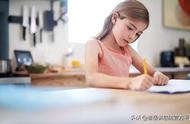 如何教小孩子写字通俗易懂（小孩初学写字的方法和技巧）