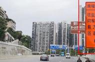 右转右侧道路封闭可以直行吗（直行路口封了右转道能直行么）