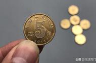 入户门放5角硬币忌讳（入户门放硬币图片）