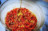 鲜红辣椒油的家常做法（红色的辣椒油做法）