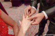 订婚戒指和结婚戒指是同一枚吗（订婚戒指和结婚戒指可以同时戴吗）