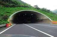 高速隧道内前方车辆太慢能变道吗（高速隧道里面变道需要变回来吗）
