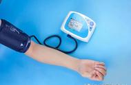 表式血压计正确使用方法（手腕式血压计使用图解）