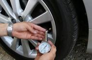 汽车轮胎每个月都要充气正常吗（汽车轮胎2个月充气一次正常吗）