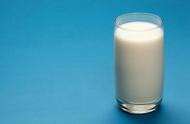 女人喝纯牛奶的好处有哪些（10种人不宜喝牛奶）