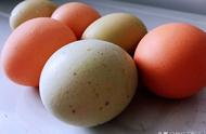 鸡蛋怎么清洗放冰箱保存（鸡蛋需要清洗后再放冰箱保存吗）