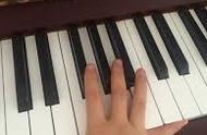 弹钢琴手指不能跨八度怎么办