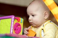 婴儿玩具0-6个月怎么选（1-4个月的宝宝玩具应该如何选择）
