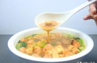 鱼豆腐丸子汤的家常做法（鱼肉白菜豆腐丸子汤的做法）