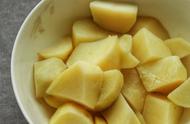 贵州洋芋粑的做法和配方（贵州洋芋粑怎么做才成形）