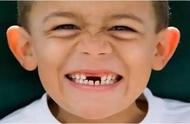 小孩掉的第一颗牙怎么保存（上牙掉了往哪扔吉利）
