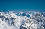 阿尔卑斯山和天山纬度位置（天山山脉与阿尔卑斯山脉）