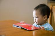 幼儿早期阅读教育有什么特征（早期阅读对幼儿的教育价值）