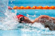 游泳1500米正常人多少分钟（游泳40分钟一年后的身材对比照）