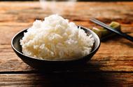 吃米和面粉哪个最容易胖（面粉米饭吃多了容易胖嘛）