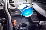 发动机冷却液是否可用自来水替代（发动机冷却液可用纯净水来代替吗）