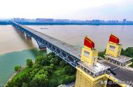 镇江的长江大桥有几条（镇江长江大桥的全景图）