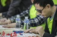 象棋比赛用手触摸棋盘（正规象棋比赛棋盘尺寸）