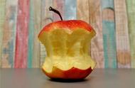 苹果打蜡吃了对身体有影响吗（吃打蜡苹果不削皮对身体危害吗）