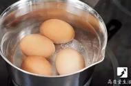 煮鸡蛋不粘壳最正确的方法（煮鸡蛋如何不粘壳）