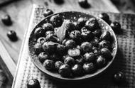 每天吃蓝莓有什么好处和坏处（常吃蓝莓有什么好处和坏处）