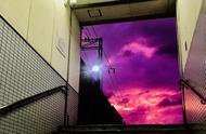 台风来临时天空为什么会变成紫色（台风登陆前 天空什么颜色）