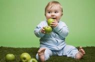婴儿吃苹果的好处有哪些（苹果婴儿吃有什么效果）
