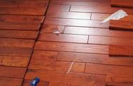 地板安装的详细方法（地板安装方法和注意事项）