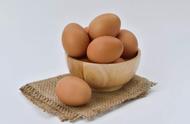 早上空腹喝开水冲鸡蛋有什么好处（早晨空腹开水冲鸡蛋有好处吗）