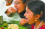 印度人吃饭用什么方法（印度人怎么吃饭最干净）