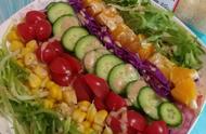 五色蔬菜沙拉的做法（日本沙拉菜有几种蔬菜）