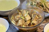 蘑菇炖豆腐汤的正宗做法（蘑菇豆腐汤的家常做法最简单）