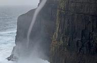 丹麦悬崖反重力瀑布视频（丹麦瀑布最新视频）