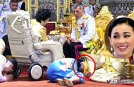 泰国国王加冕王妃跪拜（泰国王后跪拜国王吓一跳）