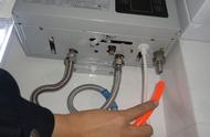 厨房用的热水器漏水怎么处理（厨房热水器墙里漏水怎么办）